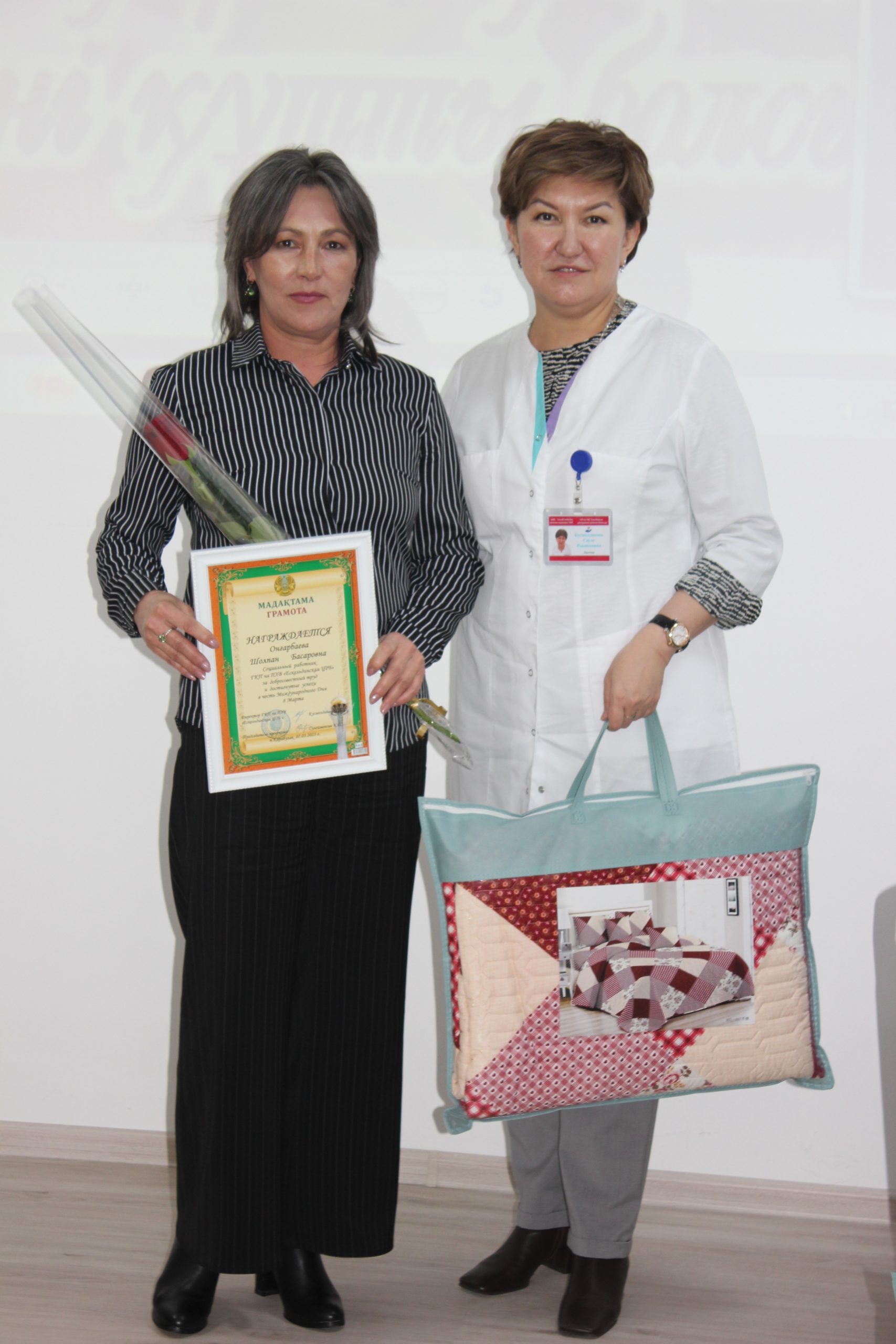Медицинских работников наградили в канун Международного Женского Дня 8 Марта